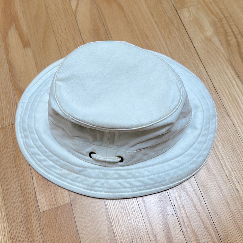 Tilley Endurables T1 Iconic Bucket Hat in Off White